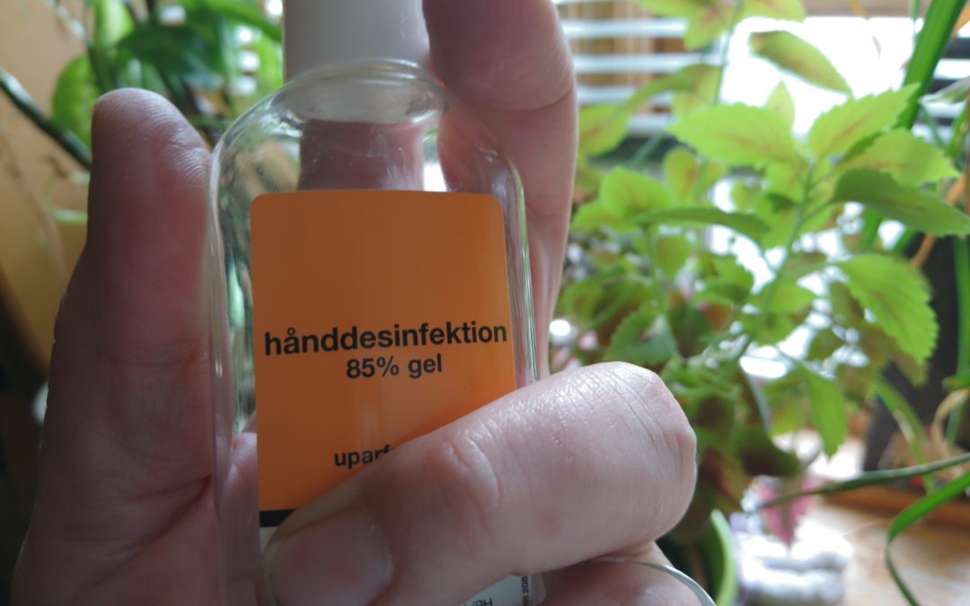 Myndighederne: Undgå store forsamlinger og håndtryk