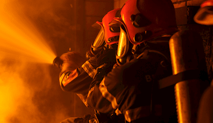 Fire tjekkes for røgforgiftning efter storbrand i Nykøbing