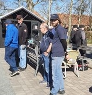 Sydmors Petanque bankede modstanderne