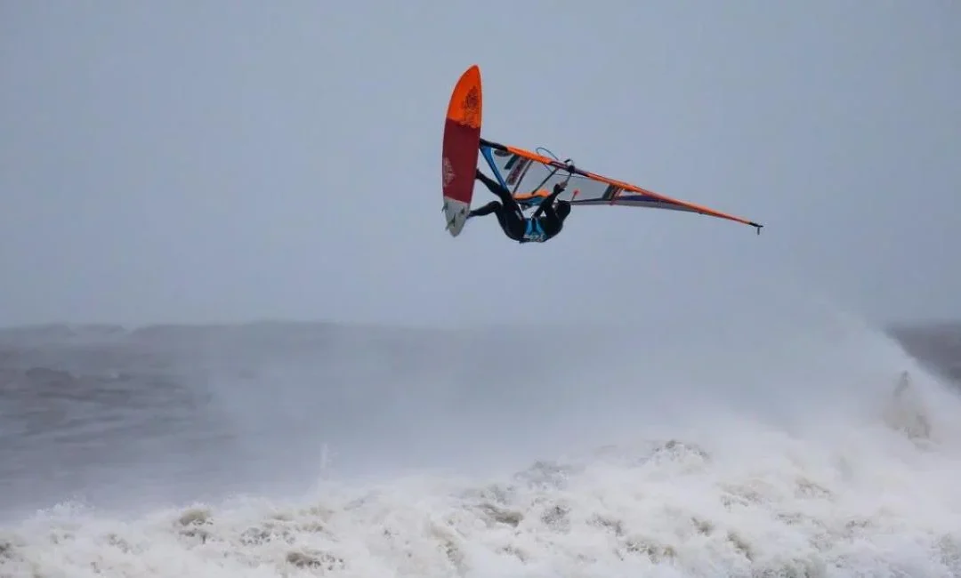 Surfere på Limfjorden bekymrede på land