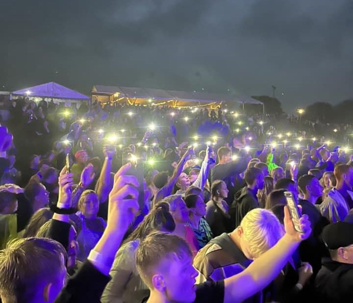 Våd, men god fest i Outrup