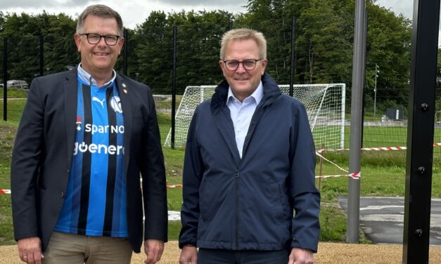 Venstremand stiller op igen