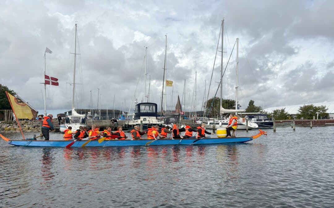 Flot dragebådssejlads i Nykøbing